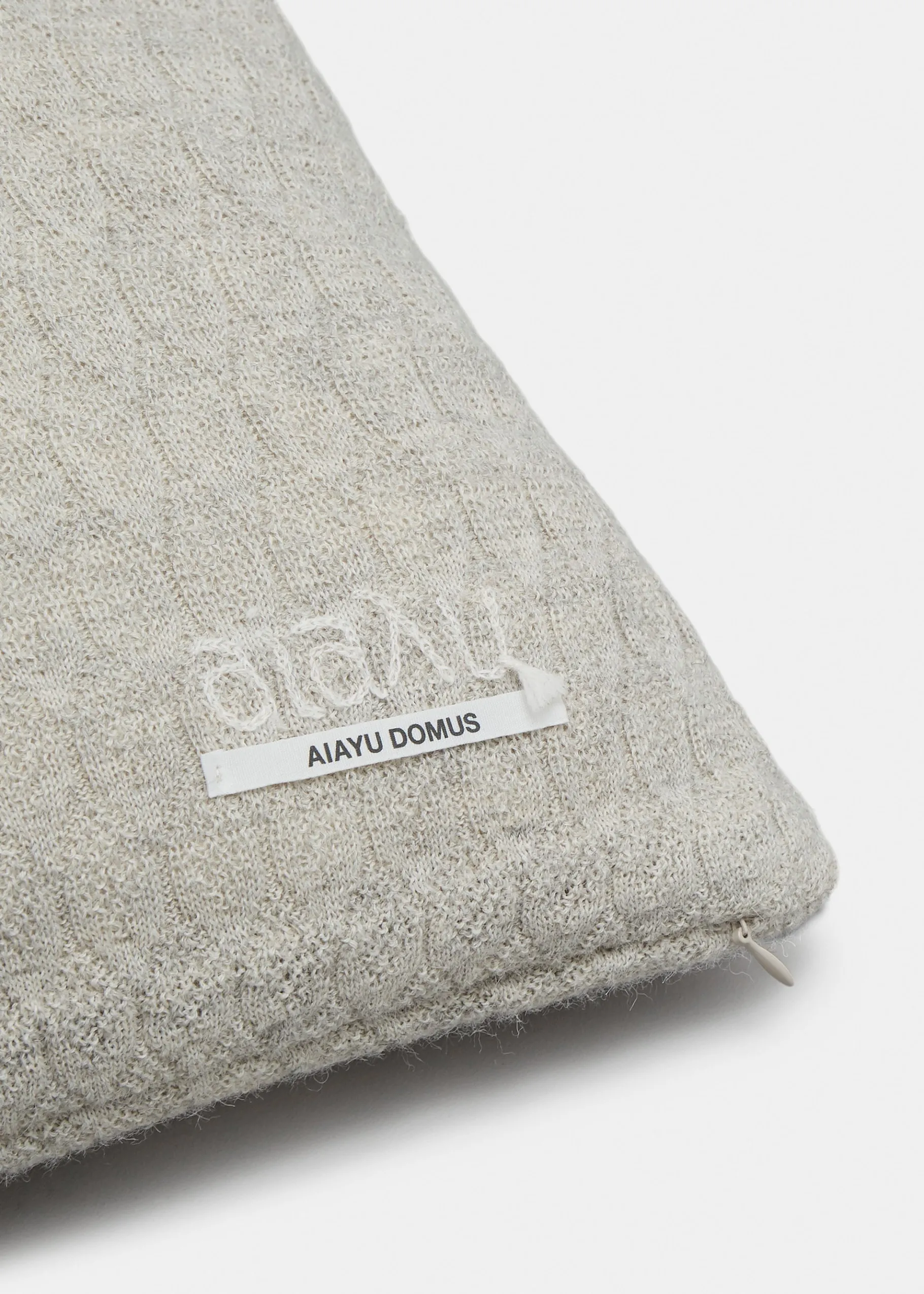 aiayu Puder*Raul llama wool pillow - 50x50