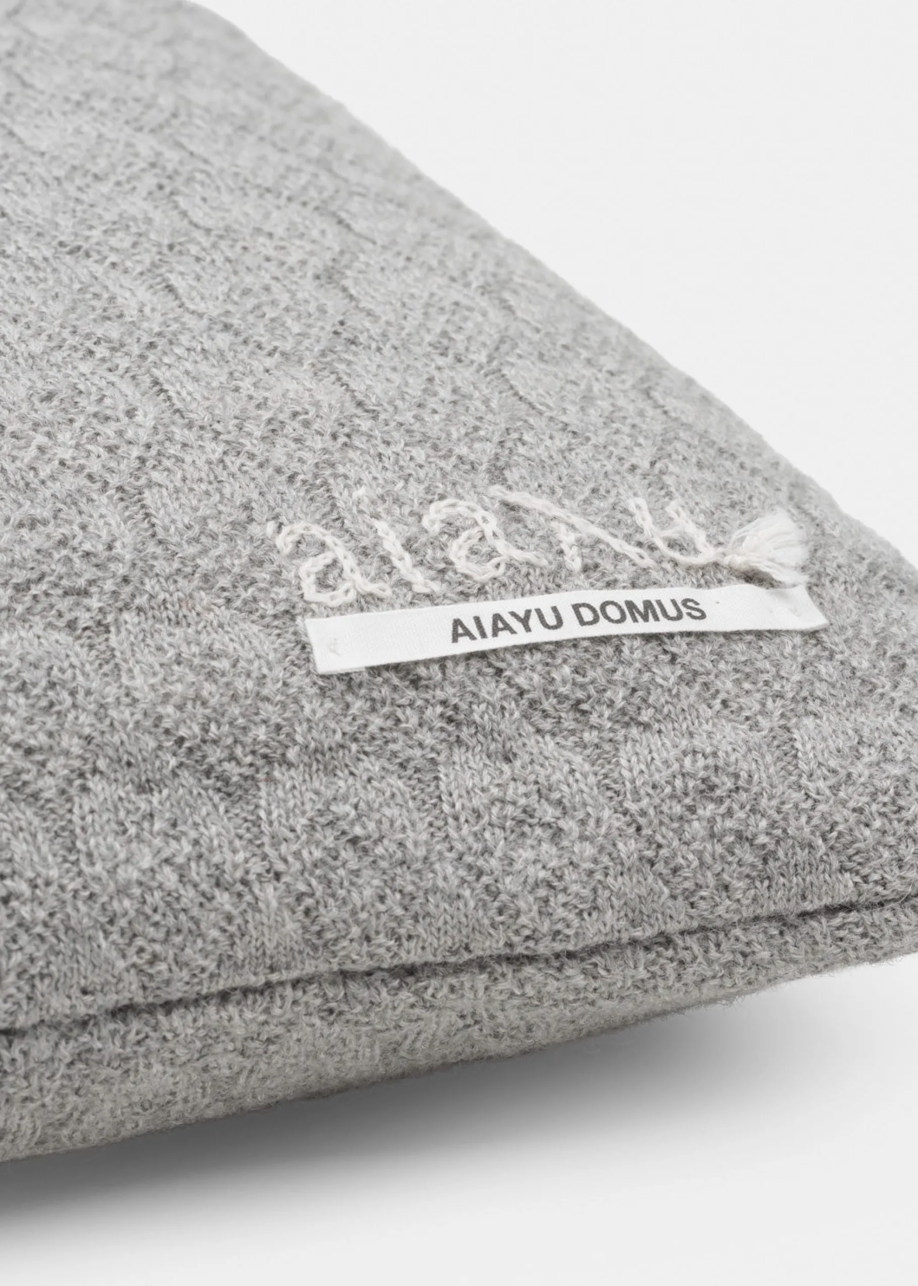 aiayu Puder*Raul llama wool pillow - 50x50