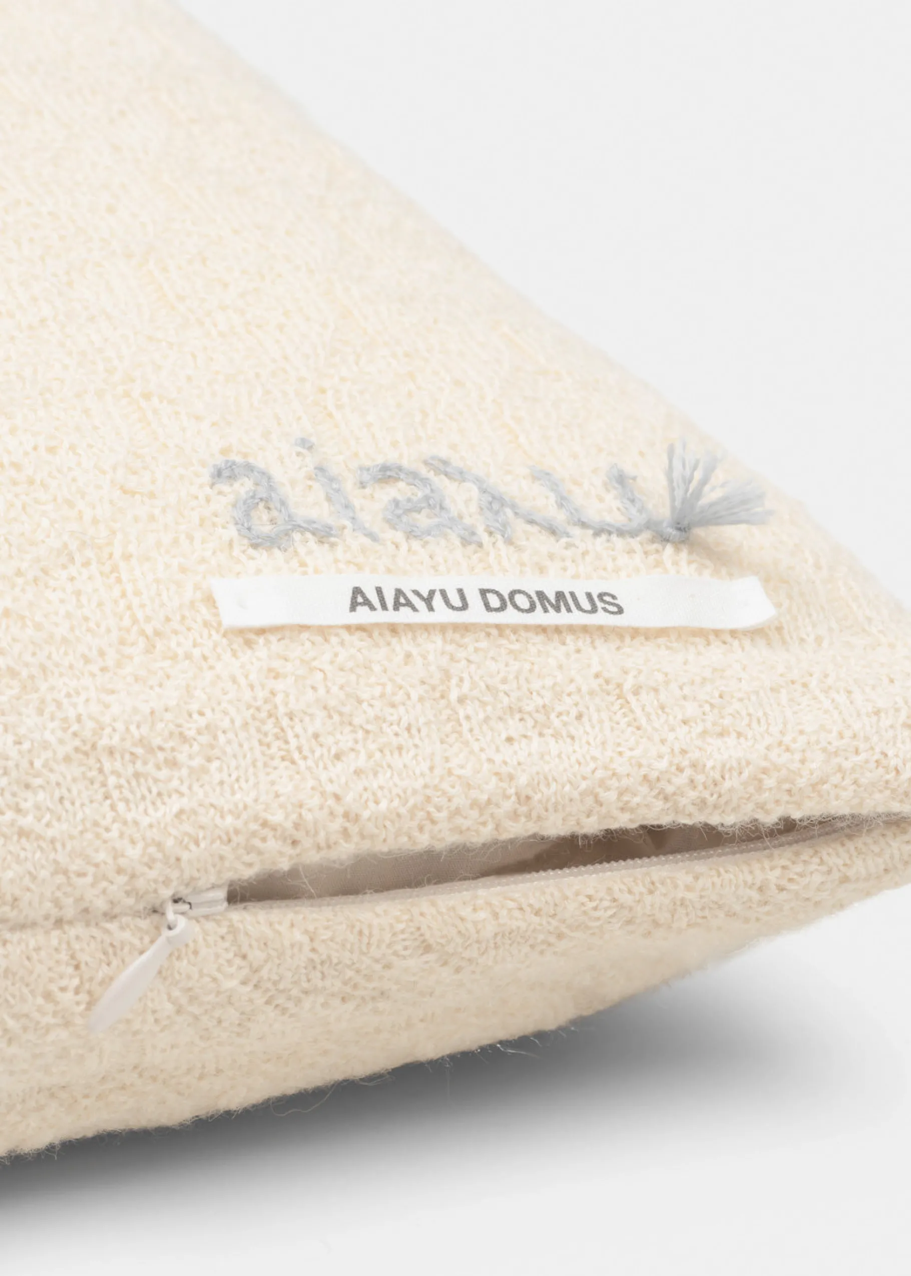 aiayu Puder*Raul llama wool pillow - 50x50
